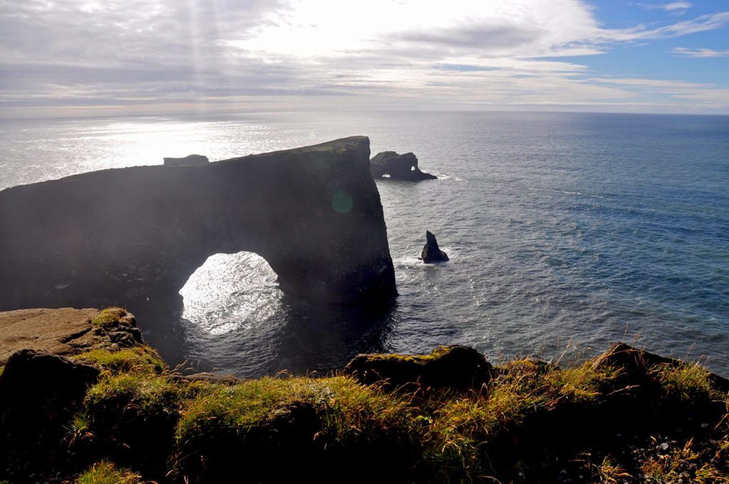 Dyrhólaey冰岛的岩层