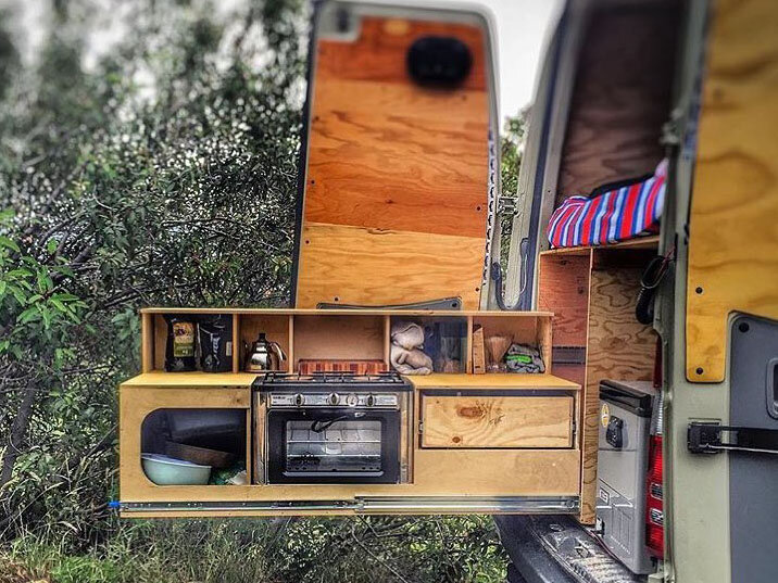 露营车厨房图片来自@kris_lunning