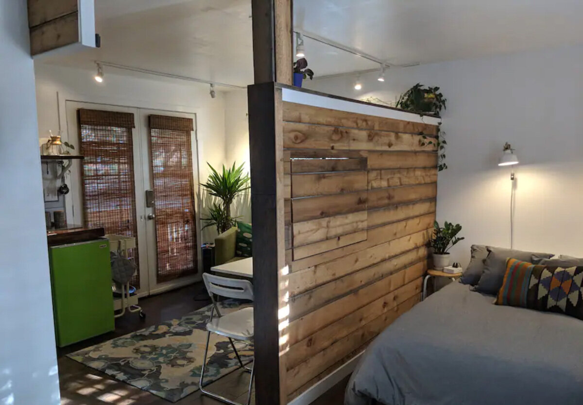 Airbnb舒适的客房。jpg