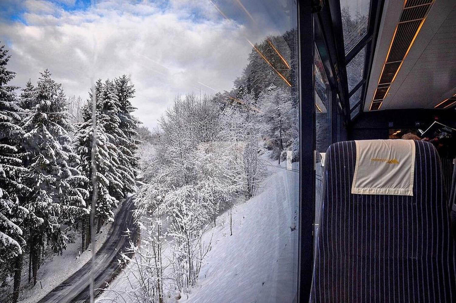 Château-d'Oex风景火车瑞士可持续旅游