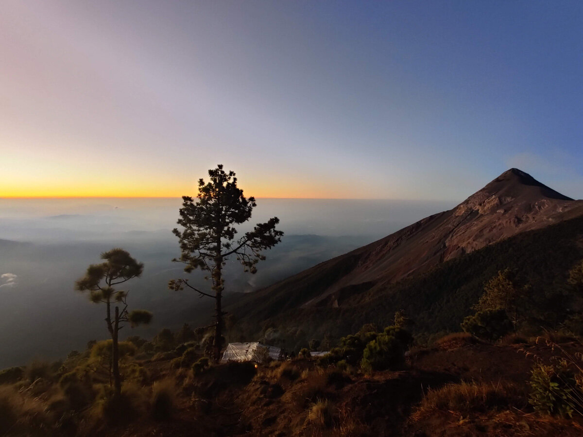 阿卡特南戈火山的日出