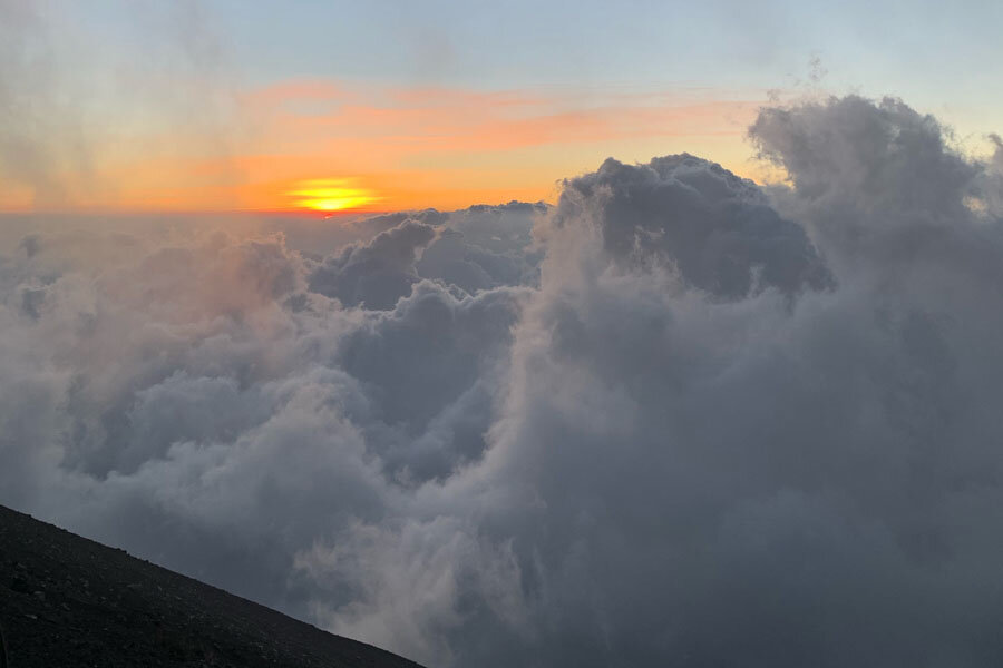 阿卡特南戈火山徒步旅行-富埃戈火山的日落
