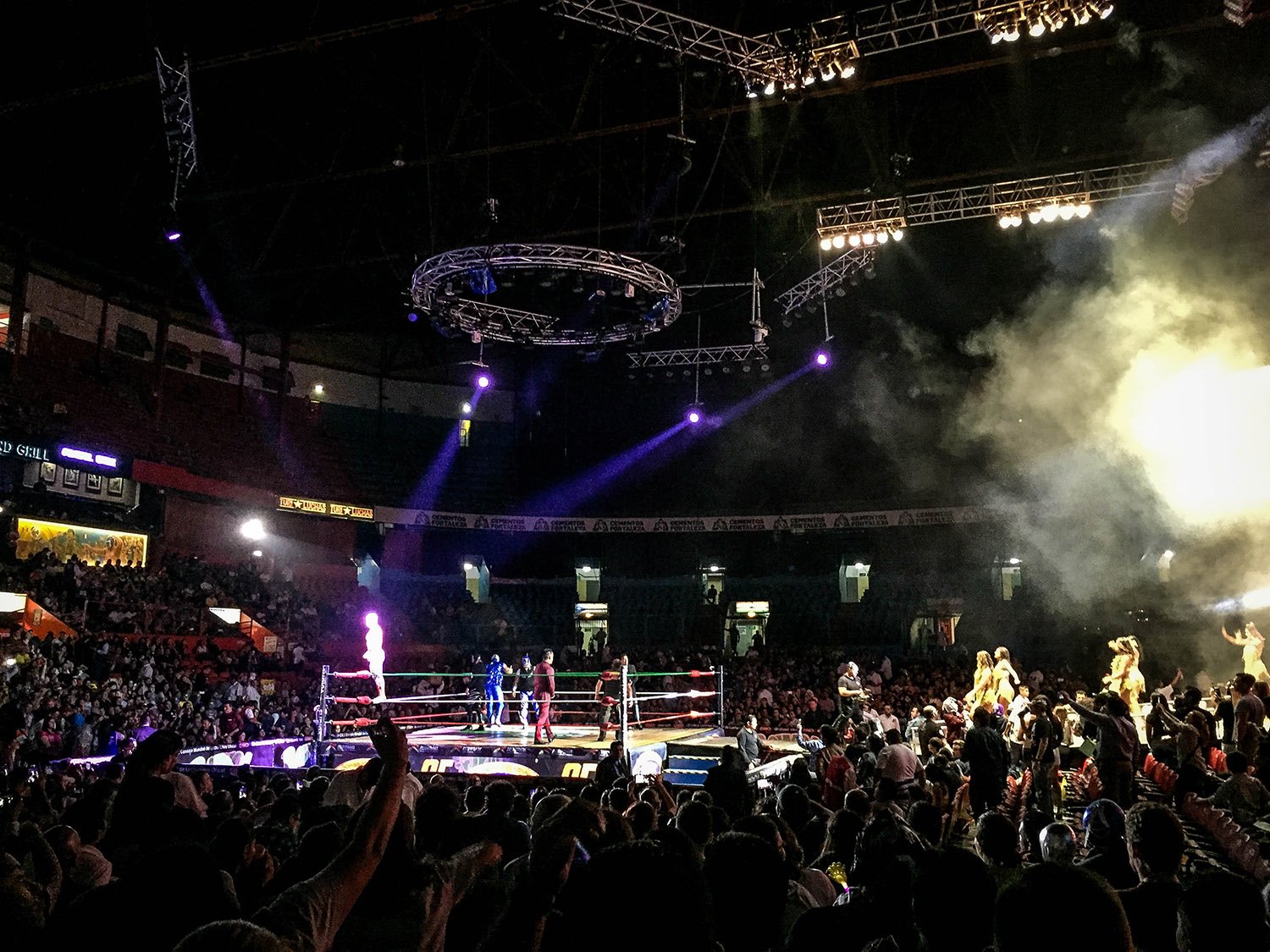 墨西哥城的Lucha Libre没有巡回赛摔跤场