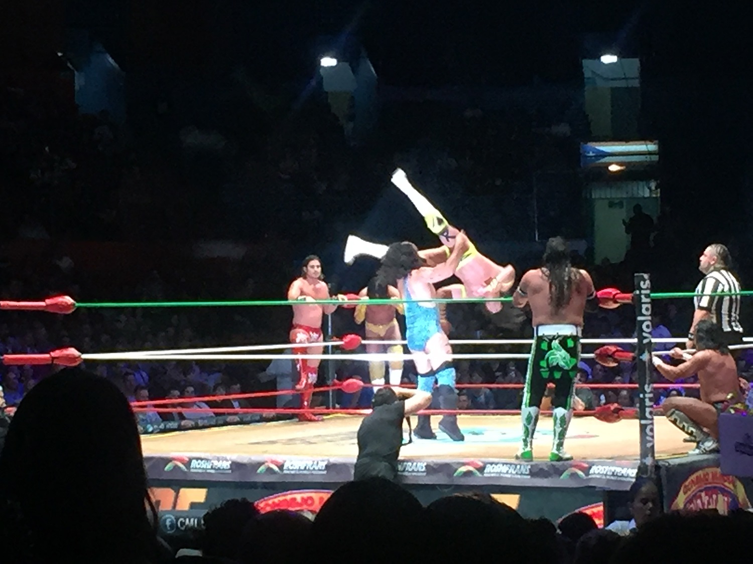 Lucha Libre在墨西哥城没有巡回赛摔跤环翻转