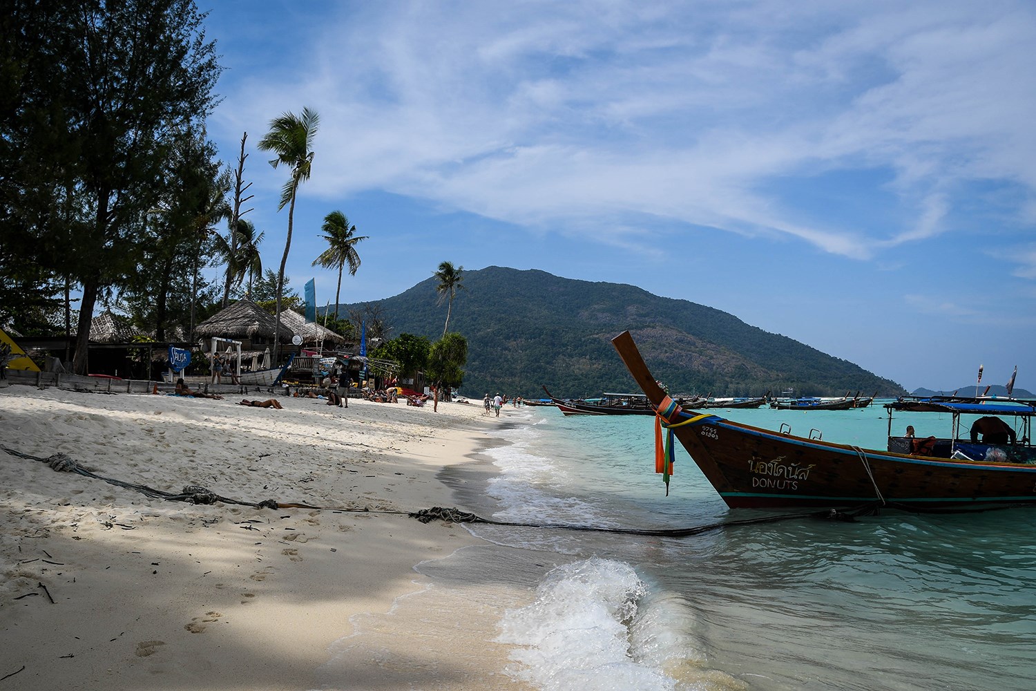 在泰国利佩岛日出海滩长尾船的事情