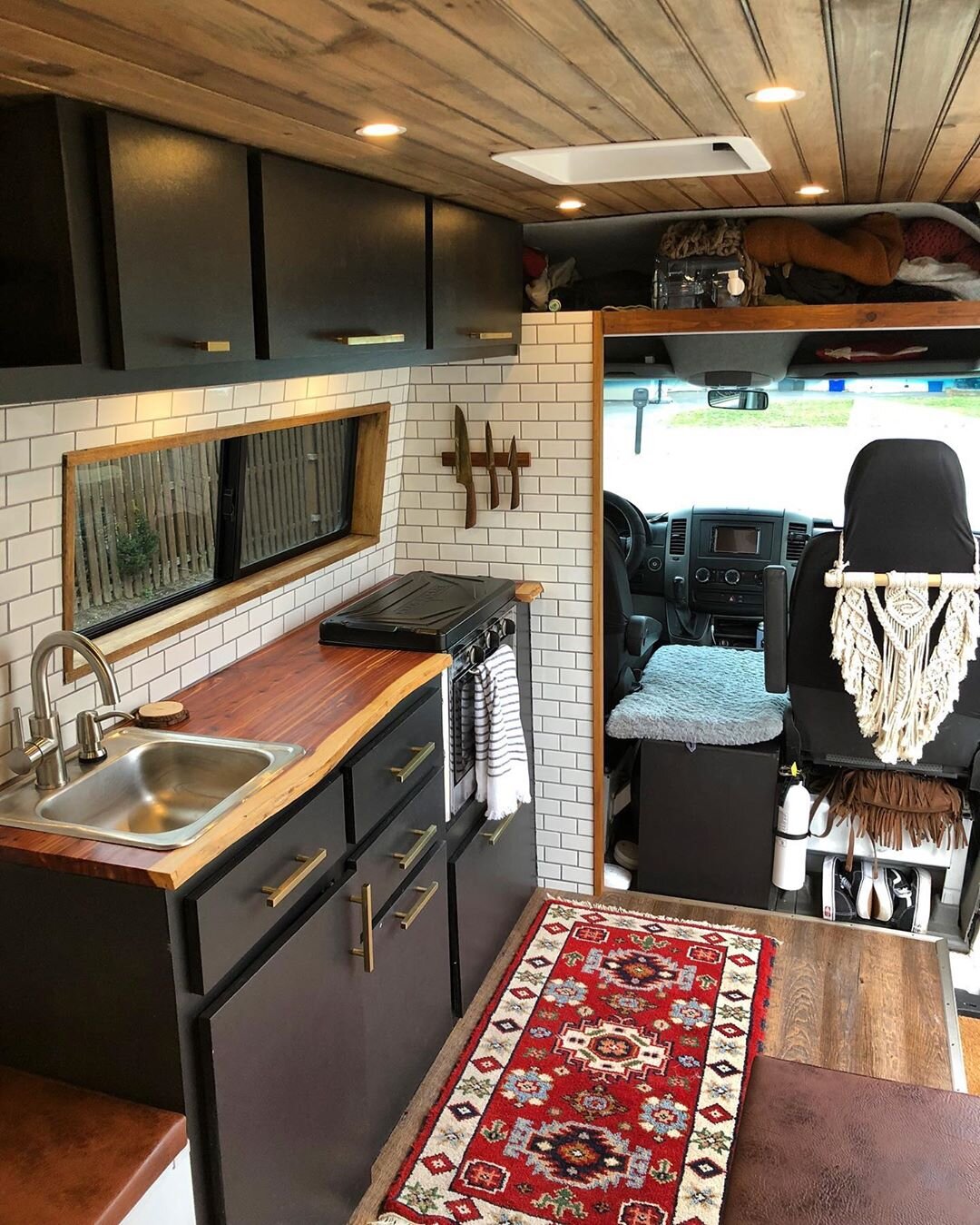 露营车厨房图片来自@voyage_on