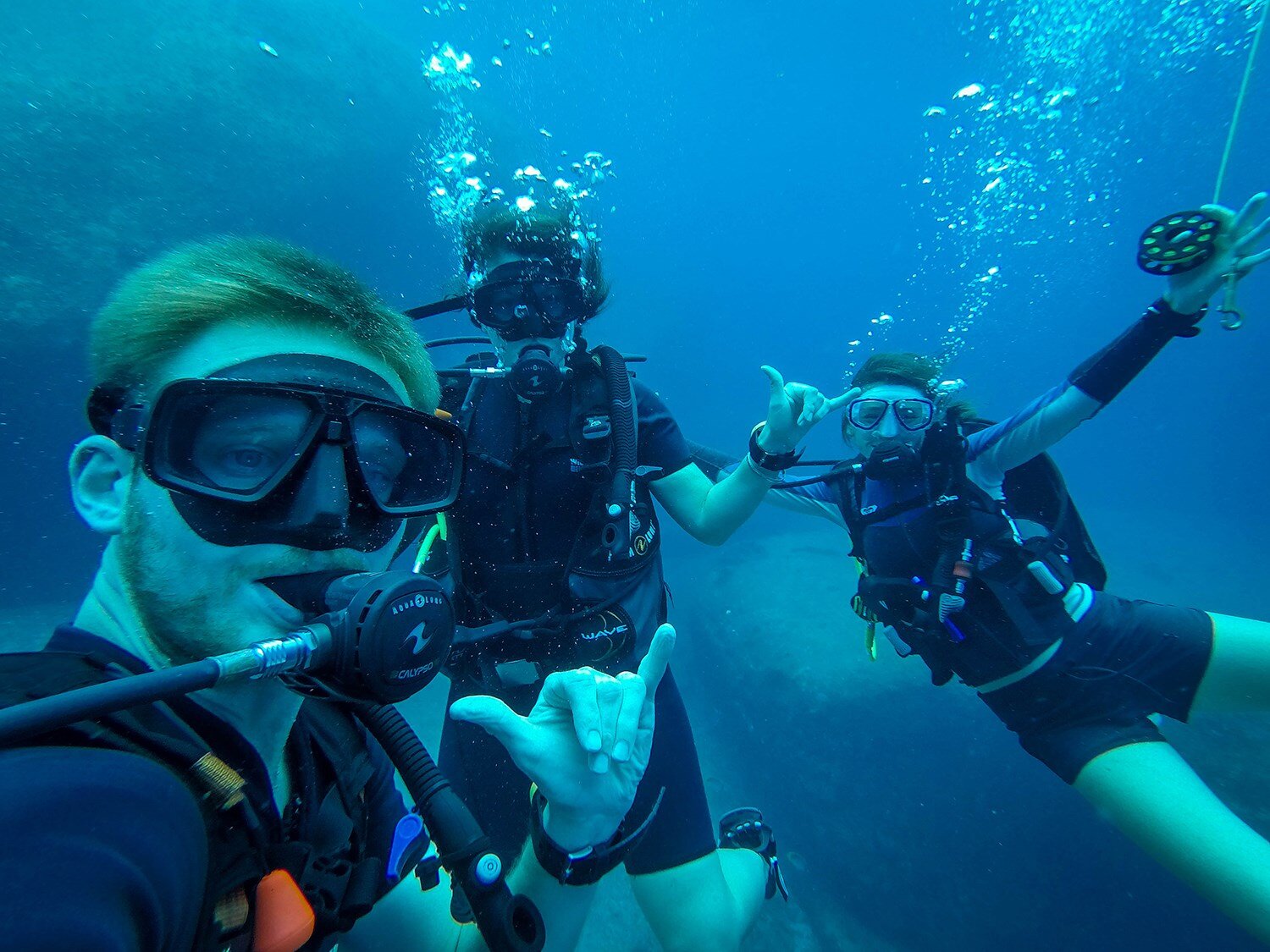 船宿潜水之旅|与我们的导游在斯米兰群岛潜水