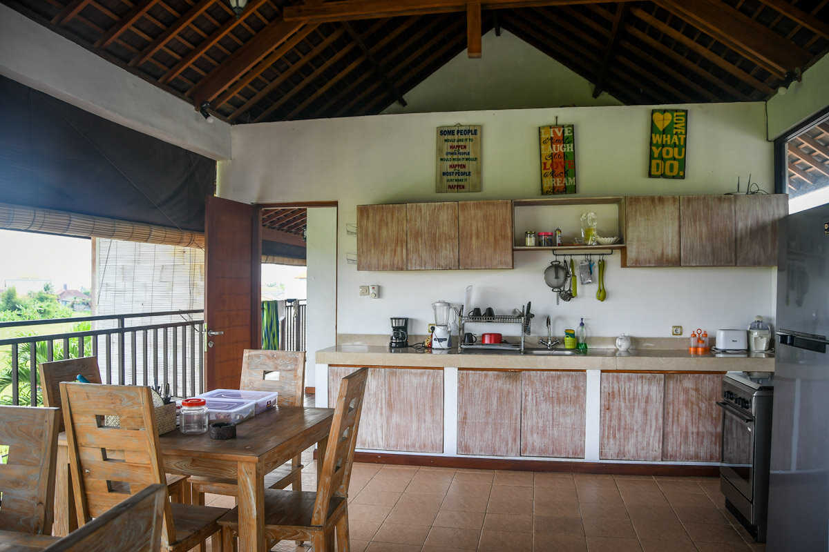 我们喜欢做饭，我们在巴厘岛的Airbnb有很大的厨房空间