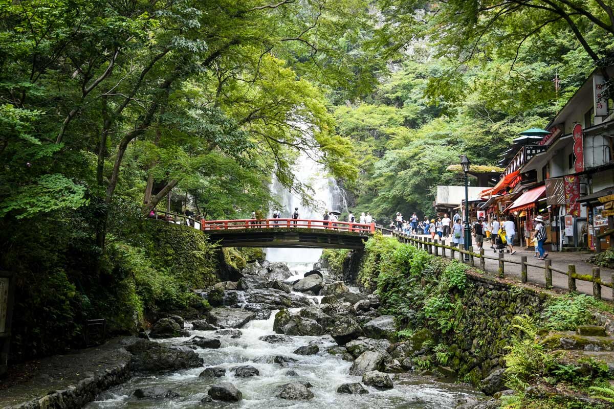 在日本大阪Minoo公园瀑布要做的事情