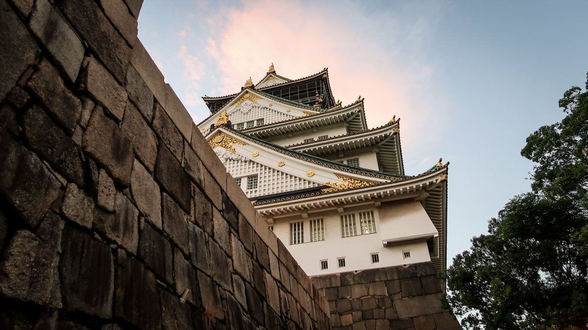 黄昏时分的大阪城堡