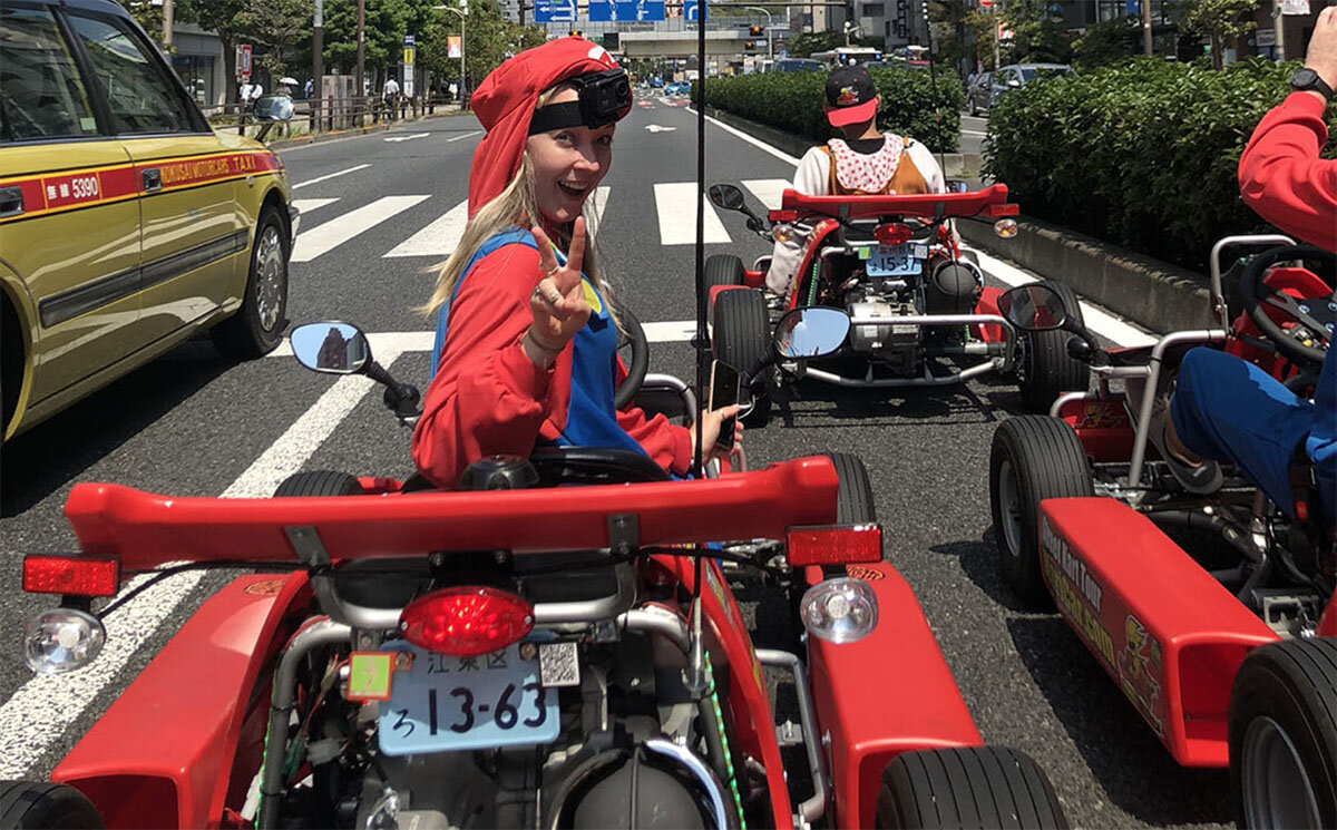 别忘了你的香蕉!在日本玩卡丁车。图片来源:艾米丽从华体会最新登录网站游客的视野