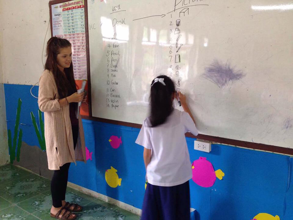 在泰国清迈教英语