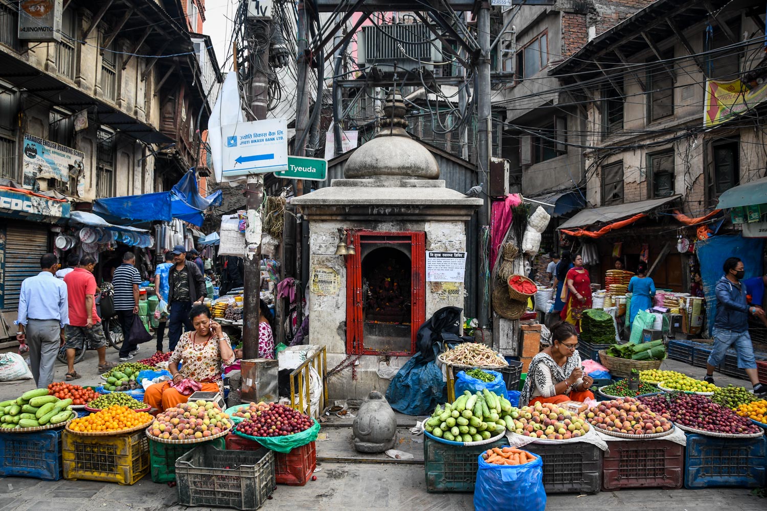 在尼泊尔要做的事情美食之旅早餐后街学院市场