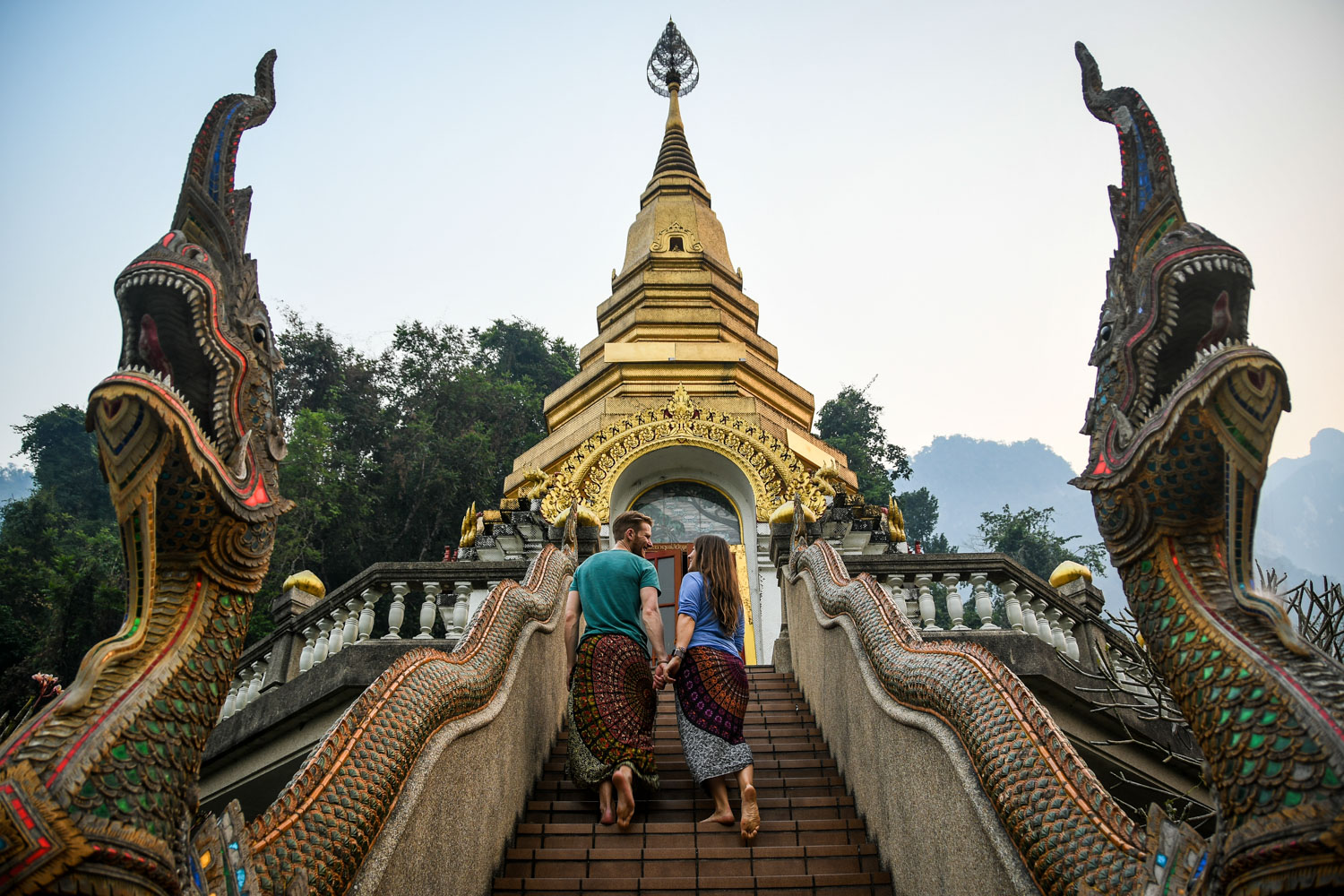 华体会最新登录网站旅游博客收入报告泰国寺庙