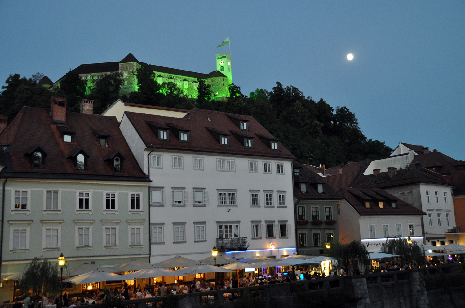 卢布尔雅那城堡的夜晚斯洛文尼亚旅游华体会最新登录网站