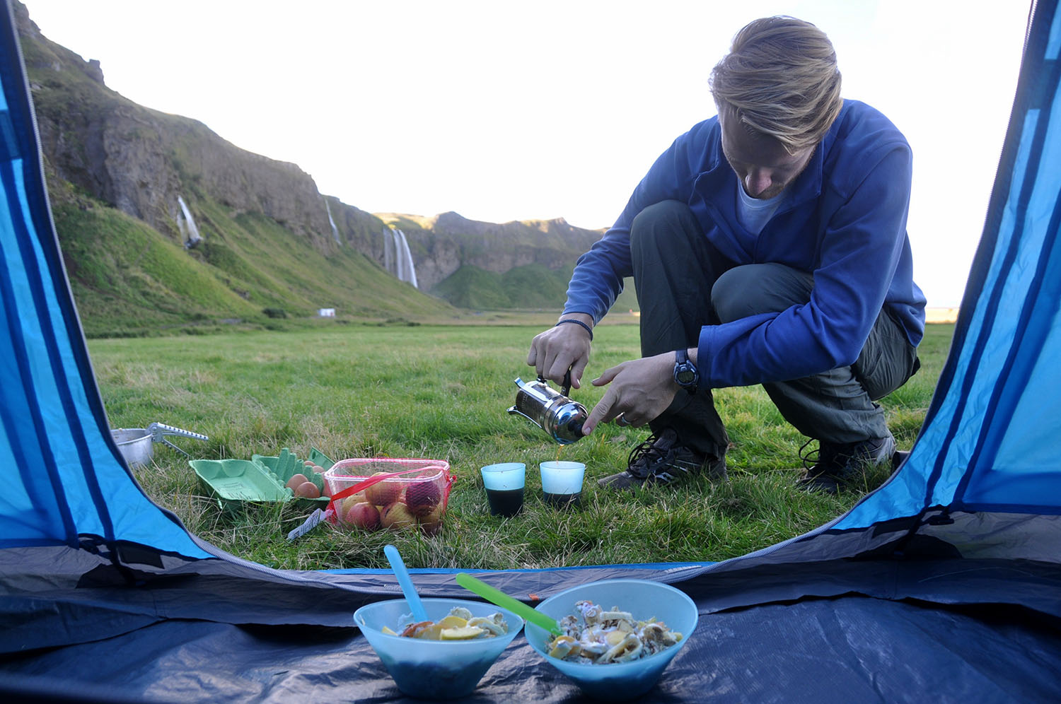 早餐附近的瀑布冰岛露营设备