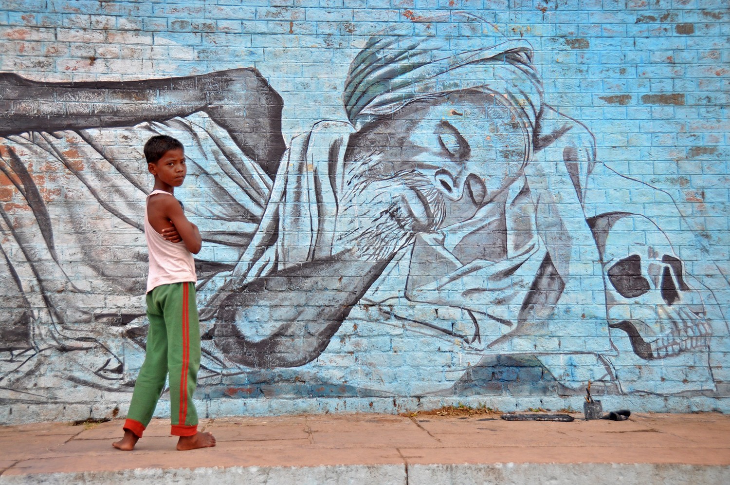 印度的街头壁画和小男孩