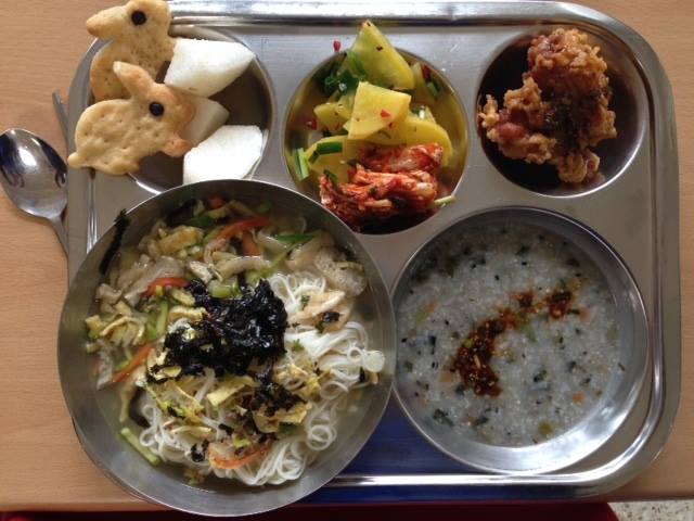 韩国学校午餐如何节省2.2万美元
