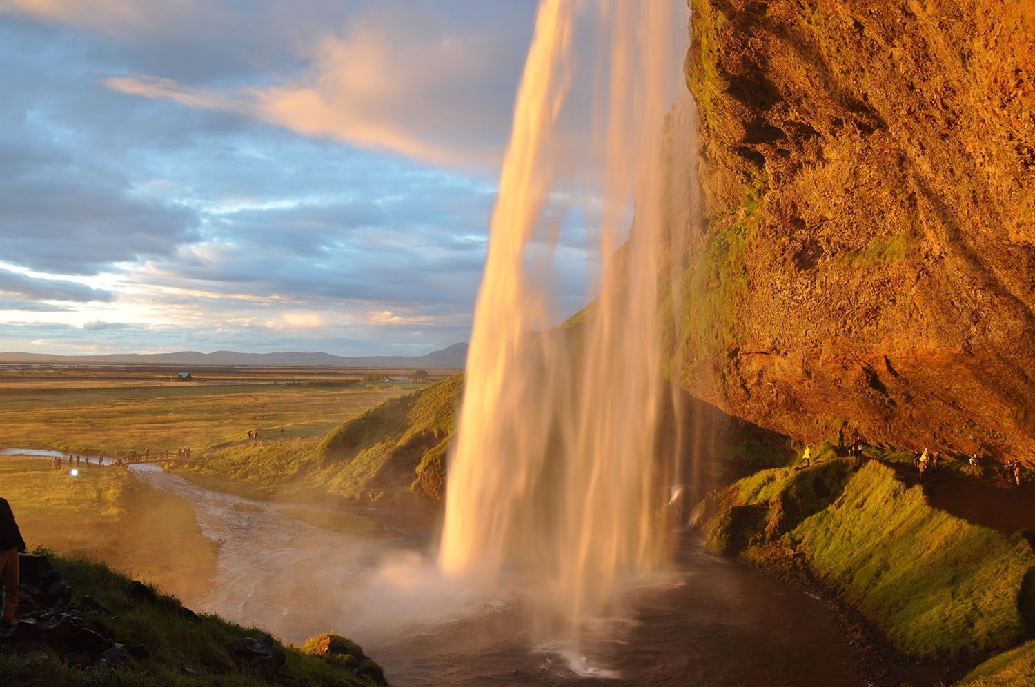 冰岛瀑布日落
