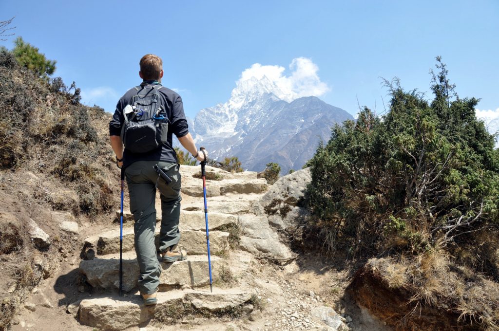 来自珠穆朗玛峰大本营徒步旅行|两个流浪鞋底的故事华体会吧
