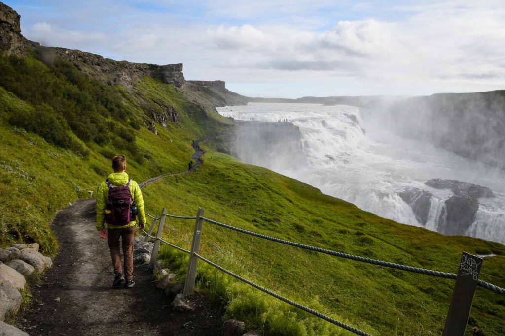 参观冰岛的Gullfoss瀑布