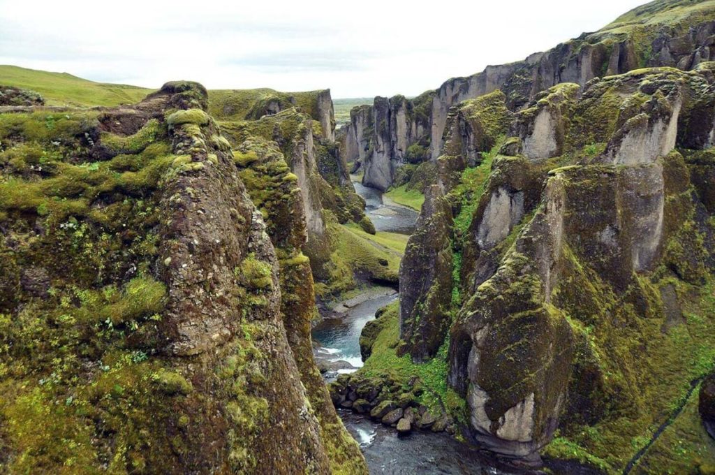 Fjaðrárgljúfur冰岛峡谷