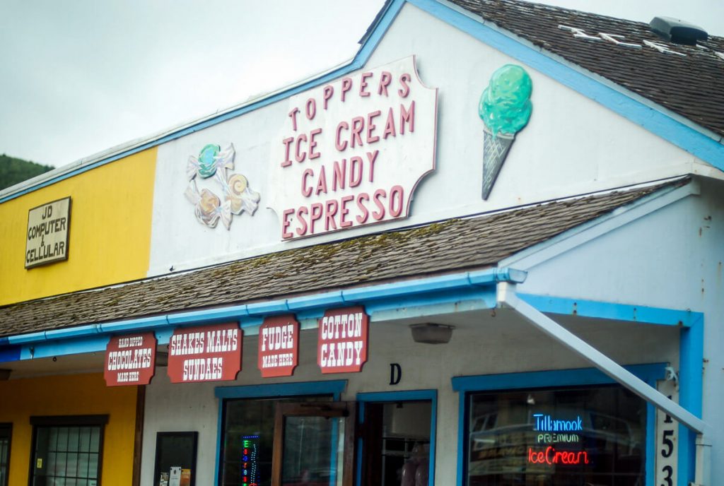 Toppers冰淇淋在游艇俄勒冈州