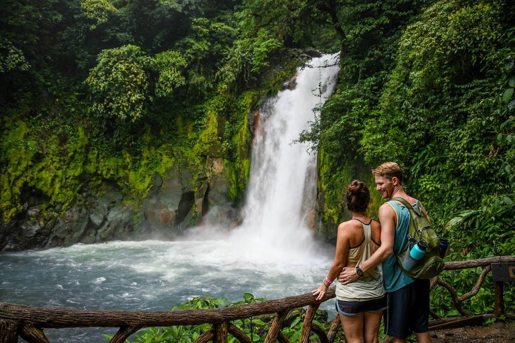 里约热内卢哥斯达黎加特诺里奥火山国家公园的塞莱斯特瀑布