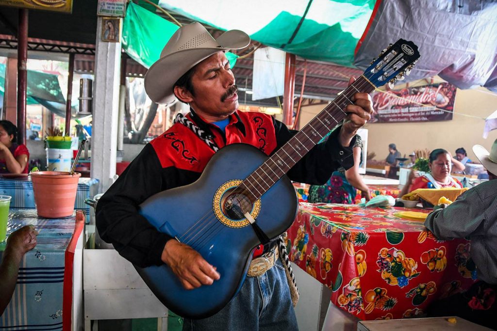 墨西哥街头吉他手