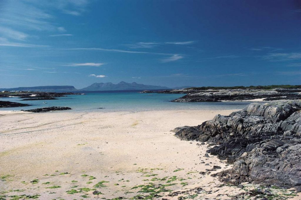 斯凯岛的Camusdarach海滩(保罗·汤普金斯访问苏格兰)