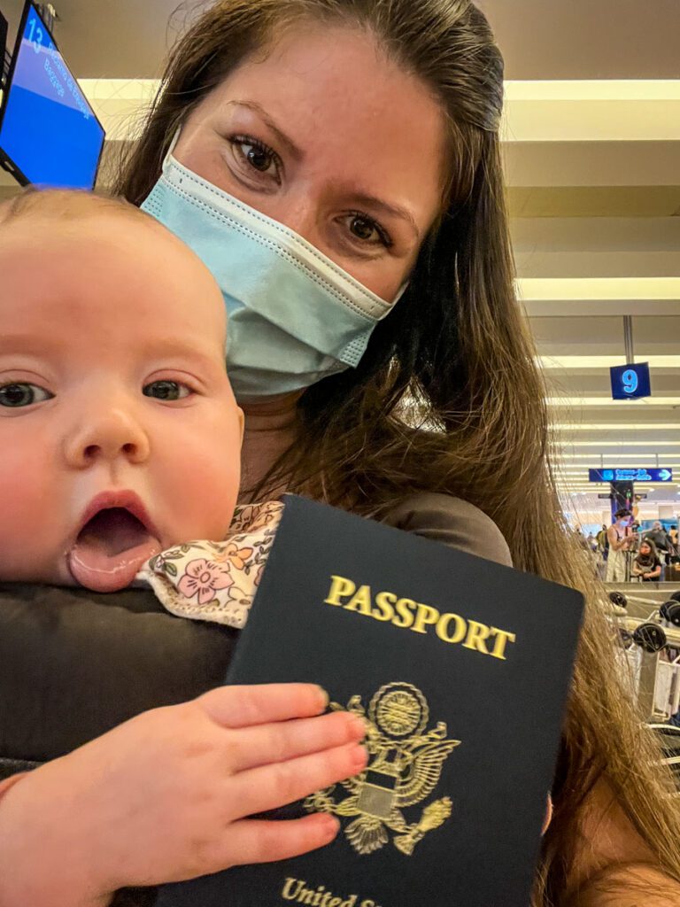 婴儿护照机场