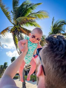 华体会最新登录网站带着宝宝旅行小贴士阿库马尔墨西哥宝宝太阳镜