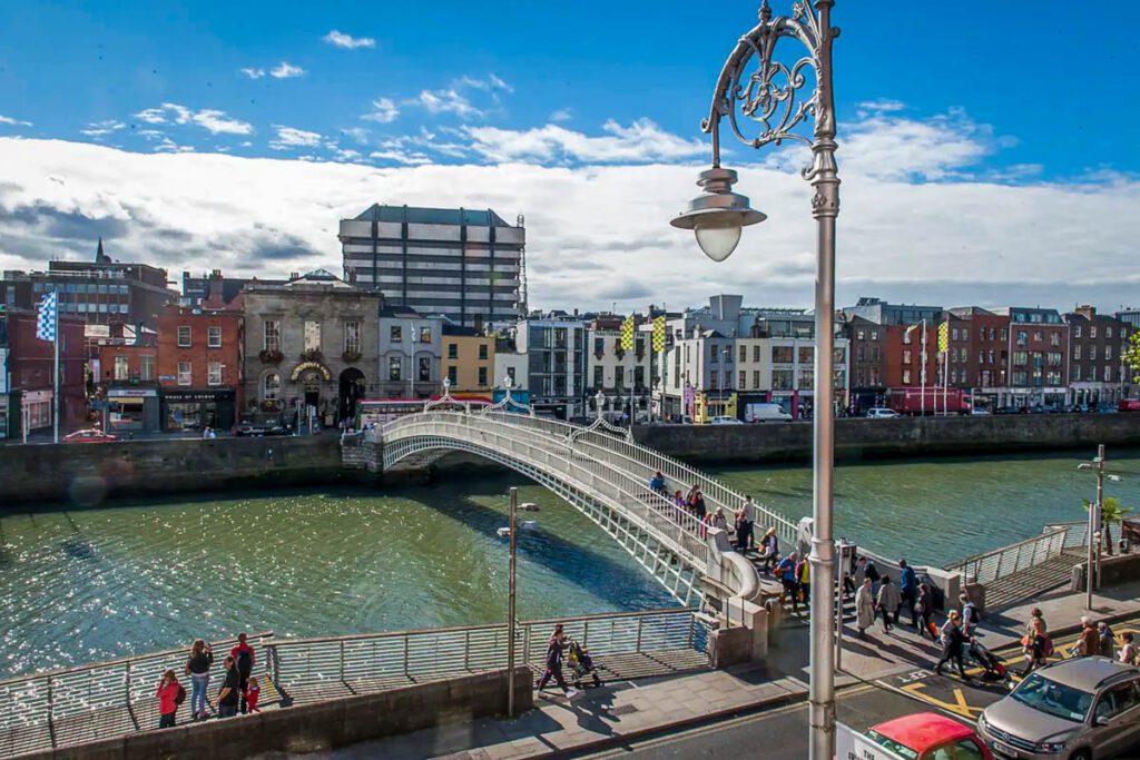Designer Apt Heart of Dublin Ireland (Airbnb)