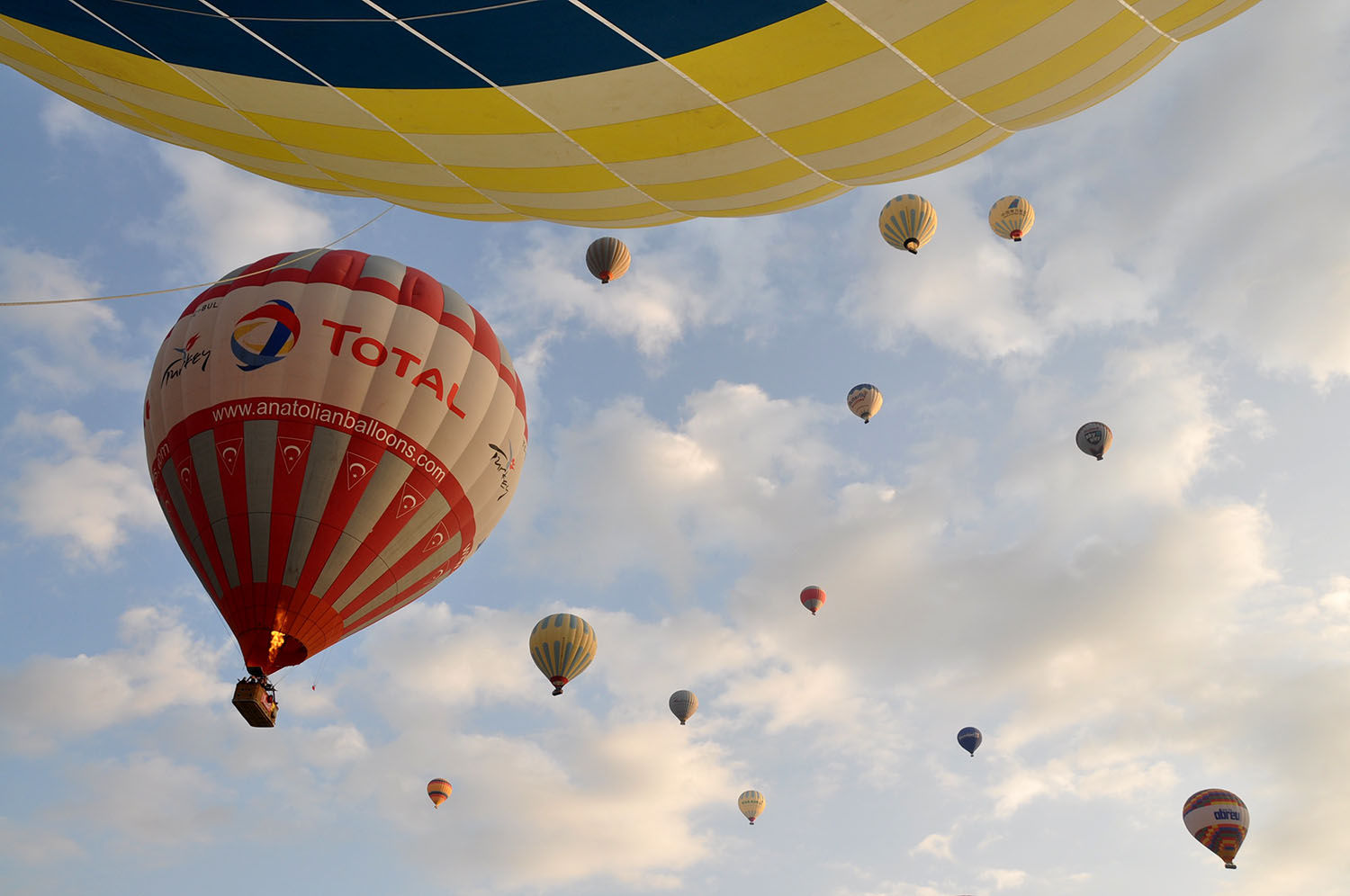 土耳其热气球图片大全-土耳其热气球高清图片下载-觅知网